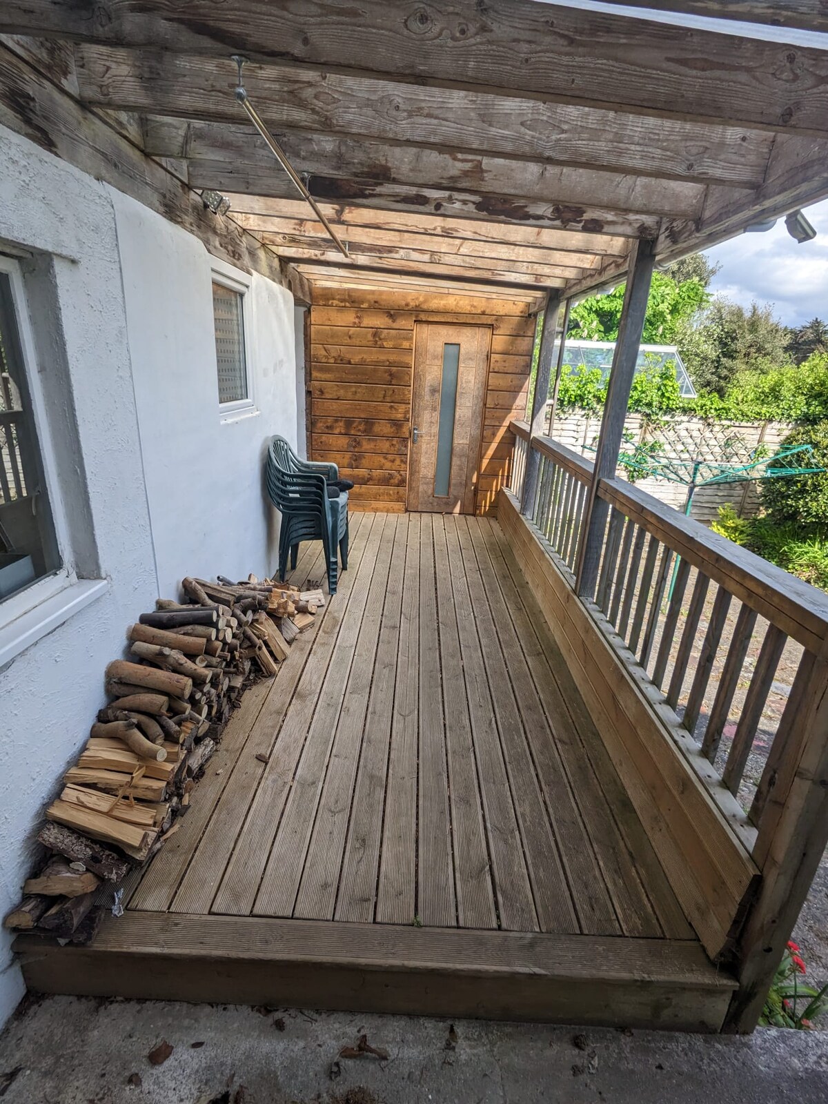 A little deck with lots of firewood for cosy evenings